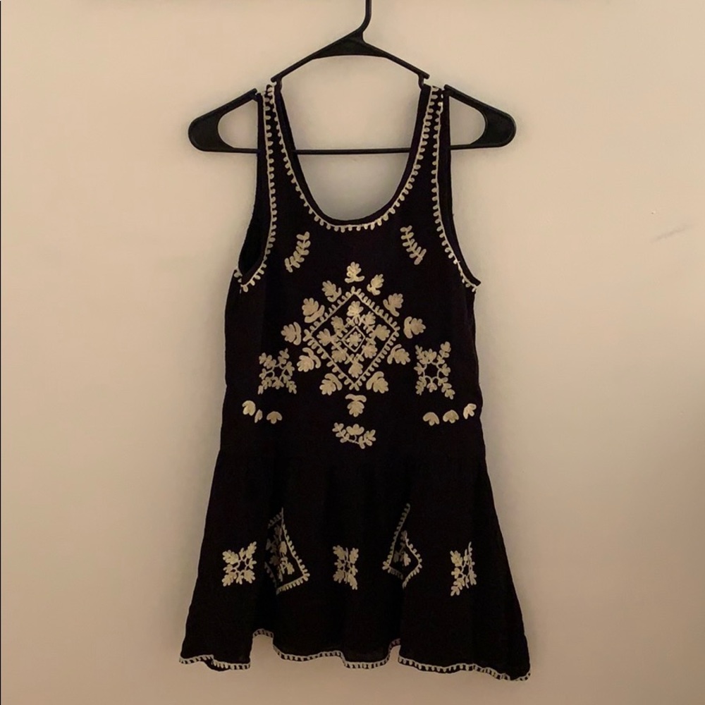 Embroidered Tunic Top - Picture 2 of 5